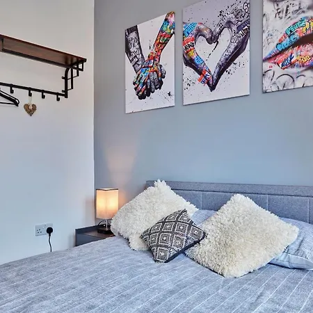 Finest Retreats - Shakys Penthouse Apartment Matlock  Exterior photo